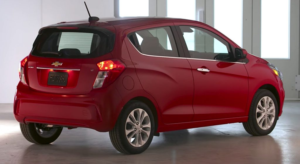 Chevrolet Spark 2019 atrás