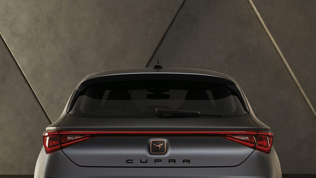 CUPRA León 2021 en México - exterior posterior luces LED y logo CUPRA