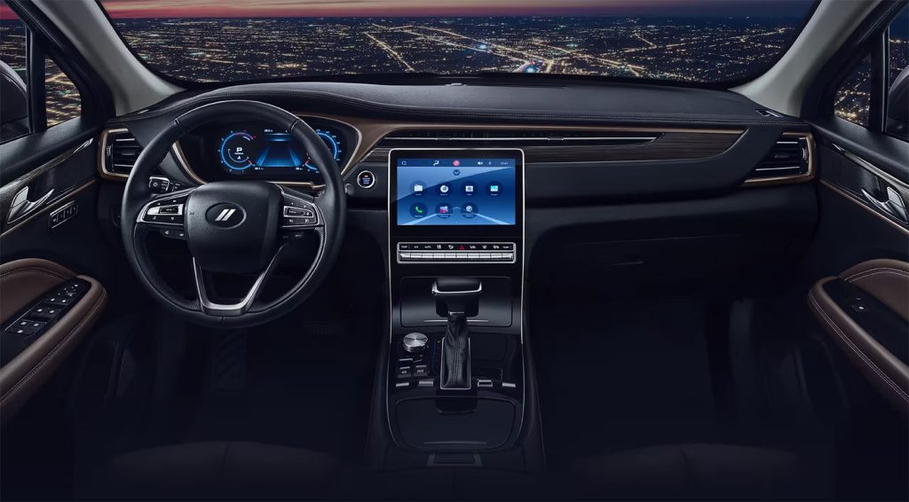 Dodge Journey GT Plus 2023 en México - interiores, amplia pantalla touch, tablero, volante, consola central, botón de encendido, tacómetro y velocímetro digital 