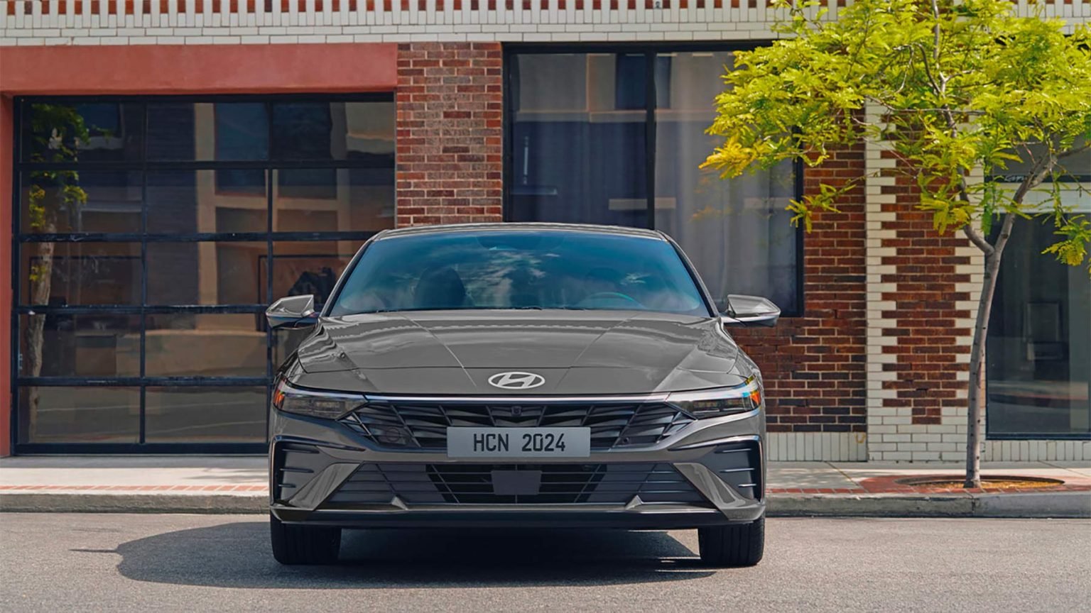 Hyundai Elantra 2024 en México, diseño exterior color gris, parte