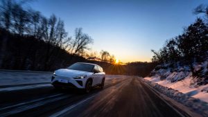 Neta Auto - Neta L - SUV eléctrica en carretera