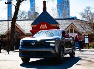 Nissan Kicks 2025 - hecho en México - presentado en Las Vegas, Estados Unidos - diseño exterior, parte frontal con parrilla y faros LED