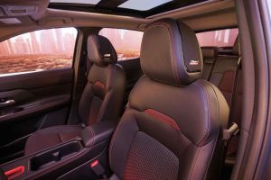 Nissan Kicks 2025 - hecho en México - interiores, asientos, techo panorámico