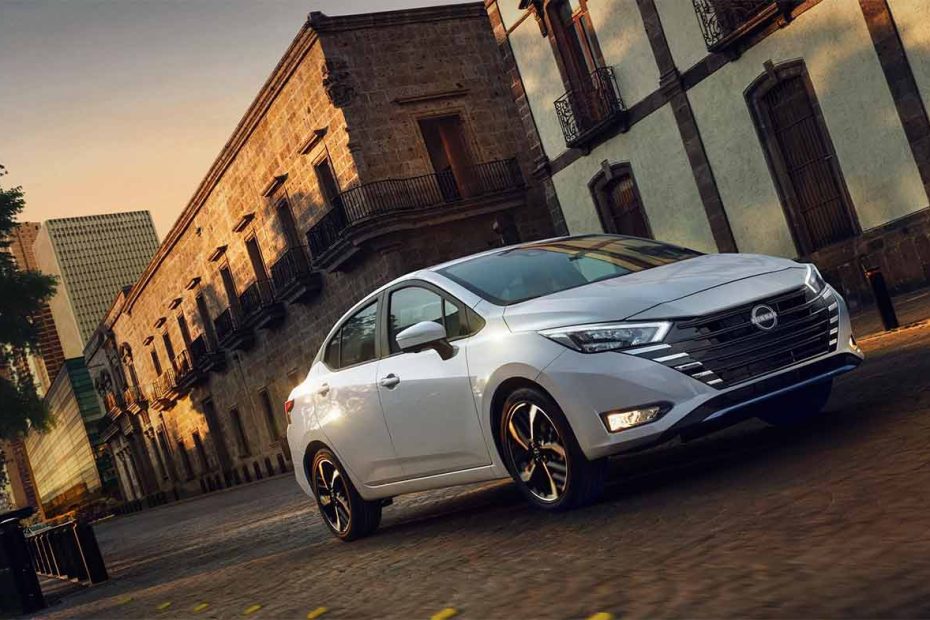 Nissan Versa 2024 en México - amanecer en centro de México