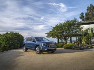 GMC Acadia 2024 parte exterior frontal y lateral del diseño exterior, color azul