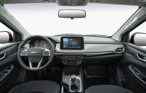 JMC Vigus 2025 en México - interior con pantalla