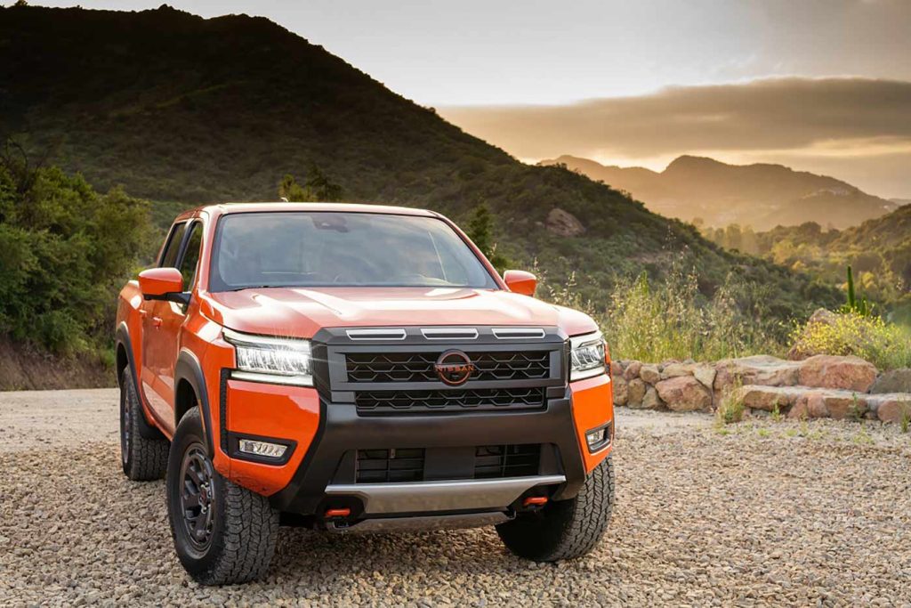 Nueva Nissan Frontier 2025 exterior de frente estacionada