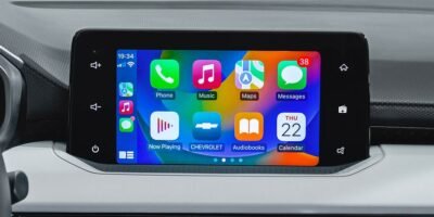 Chevrolet Aveo Hatchback 2025 en México: pantalla con Apple CarPlay