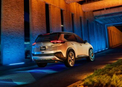 Nissan X-Trail e-Power 2025 posterior en calle