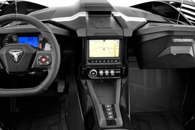 Slingshot R 2024 de Polaris: interior, pantalla