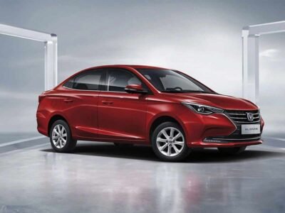 Changan Alsvin 2025 en México: exterior, color rojo, frente, faros, fascia, rines, lateral 