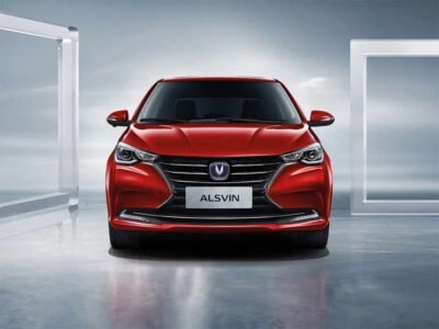 Changan Alsvin 2025 en México: exterior, color rojo, de frente, defensa, faros, parrilla