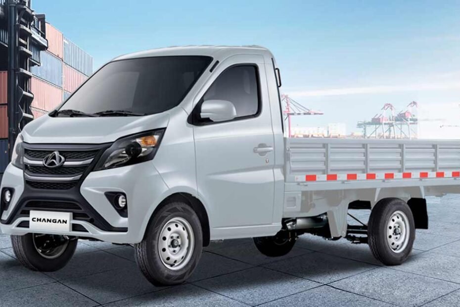 Changan Star Truck 2025: diseño exterior estacionada en calle