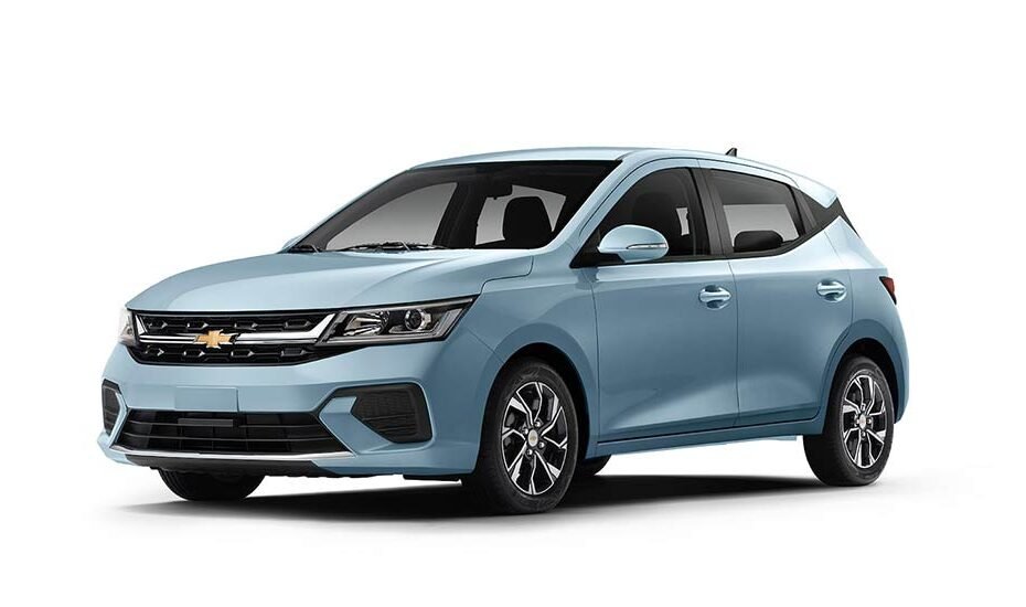 Chevrolet Aveo Hatchback 2025 color azul, diseño exterior moderno