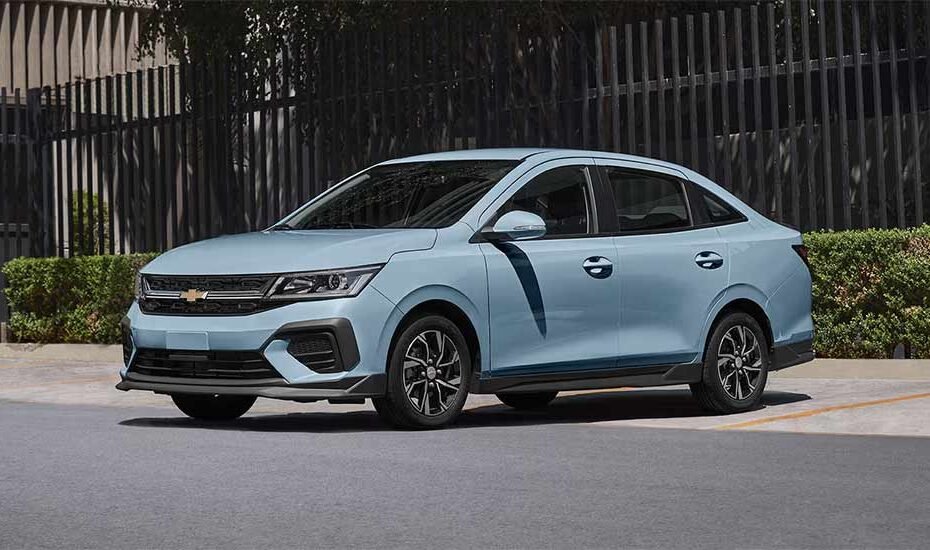 Chevrolet Aveo Sedán 2025 en México: diseño exterior color azul