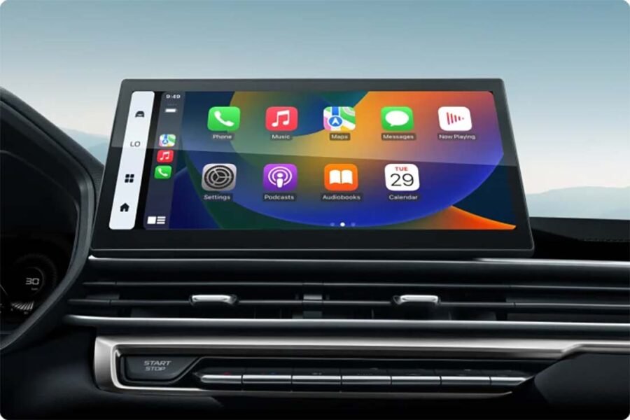 Geely Emgrand 2025 en México: interior, pantalla mostrando Apple CarPlay