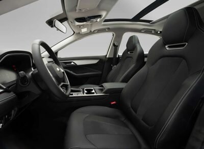 JAC J7 en México, diseño interior: asientos delanteros y volante