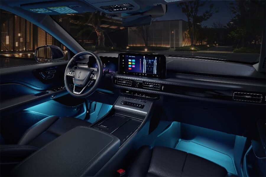 Lincoln Aviator 2025: diseño interior pantalla, volante, consola central, luces