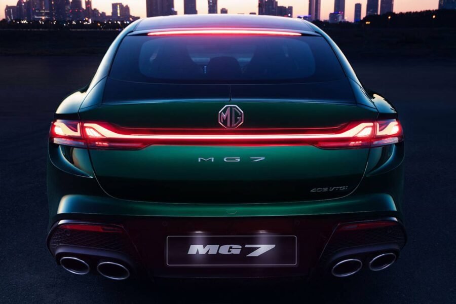 MG7 2025 en México: diseño exterior, parte posterior estacionado