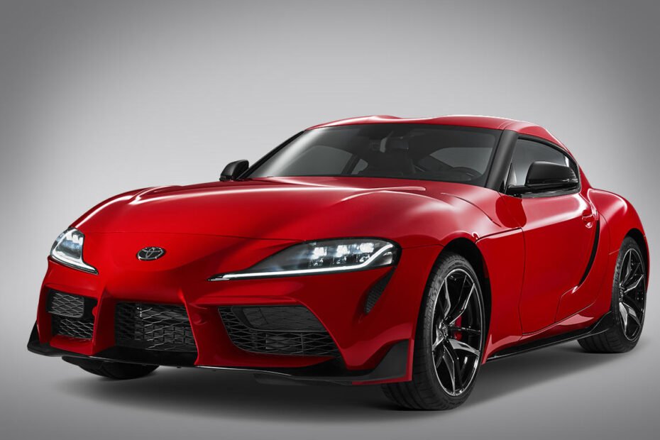 Toyota Supra 2025 en México: exterior, color rojo parte frontal y lateral