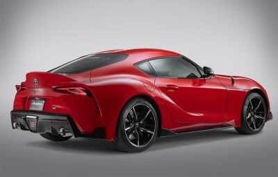 Toyota Supra 2025 en México: exterior, color rojo parte lateral