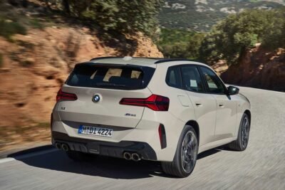 BMW X3 M50 xDrive: la variante deportiva, parte posterior en carretera