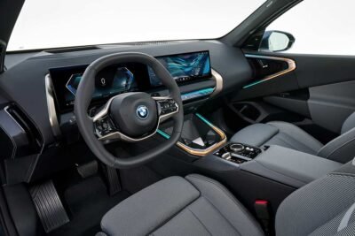 La cuarta generación del BMW X3 llega a México: versión híbrida enchufable, interiores, pantalla, volante, asientos, consola central