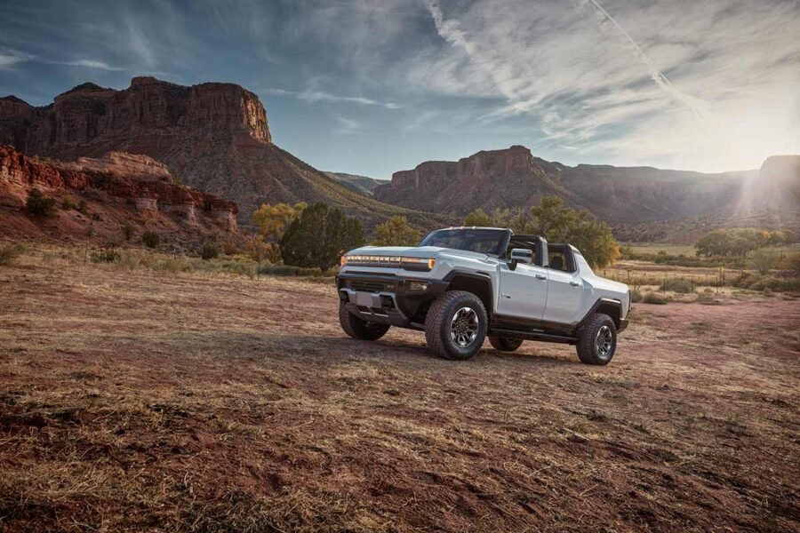 Hummer EV 2025 nuevo Hummer eléctrico en México, diseño exterior en desierto, terreno difícil