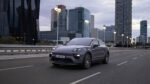 Porsche Macan Electric 2025 en México: exterior, en calle de ciudad