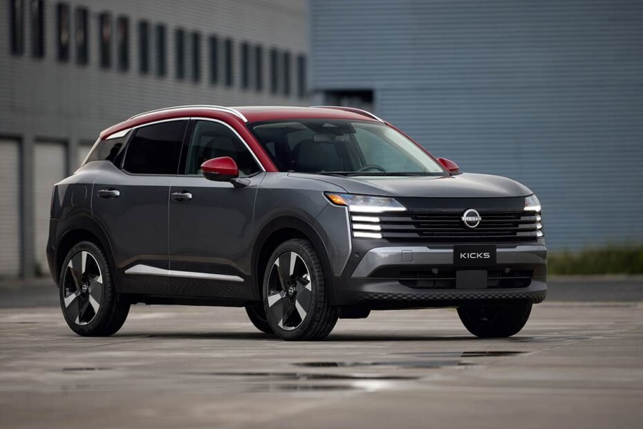 Nissan Kicks 2025 en México exterior, color bitono gris con rojo