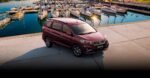 Suzuki Ertiga Boostergreen 2025 en México: diseño exterior estacionada en puerto