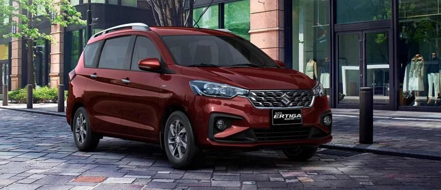 Suzuki Ertiga Boostergreen 2025 en México: diseño exterior estacionada en calle