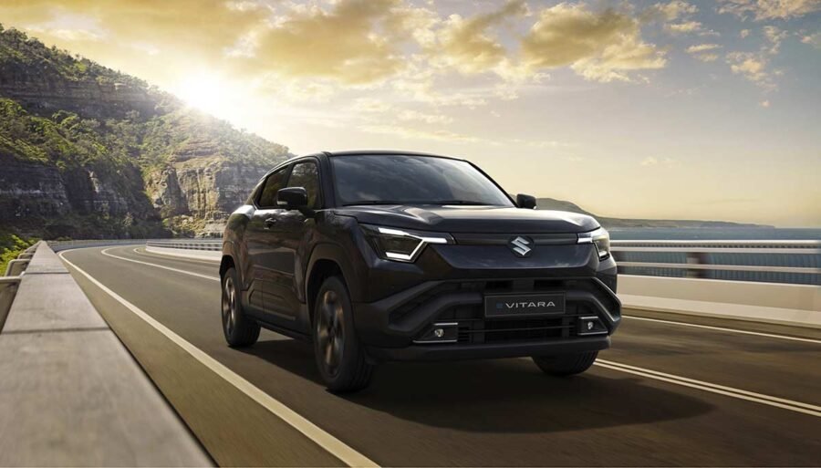 Suzuki e Vitara 2025, SUV 100% eléctrica: exterior en carretera