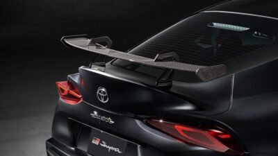 TGR Supra A90 Final Edition 2025, diseño exterior, color negro, parte posterior, alerón trasero deportivo