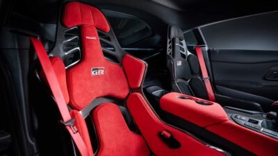 TGR Supra A90 Final Edition 2025, diseño asientos deportivos con color rojo