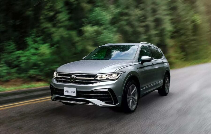 Volkswagen Tiguan R-Line 10 Años 2024 en México, exterior en carretera