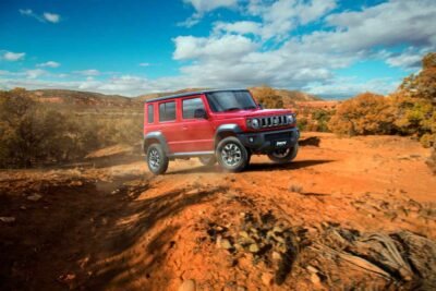 Suzuki Jimny 5 (5-Door) puertas 2025 en México, exterior, en camino de terracería