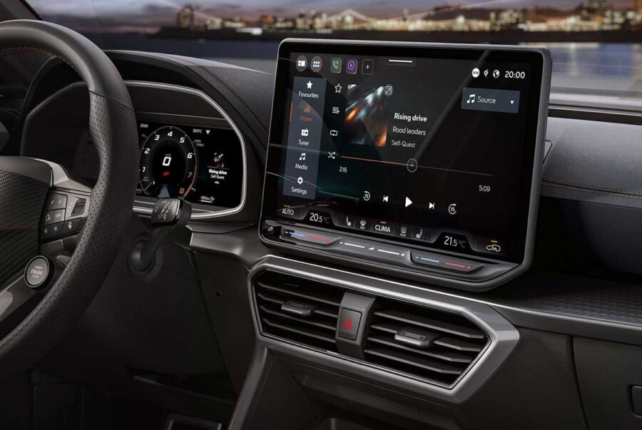 CUPRA León 2025 llega a México, diseño interior, pantalla con Android Auto y Apple CarPlay