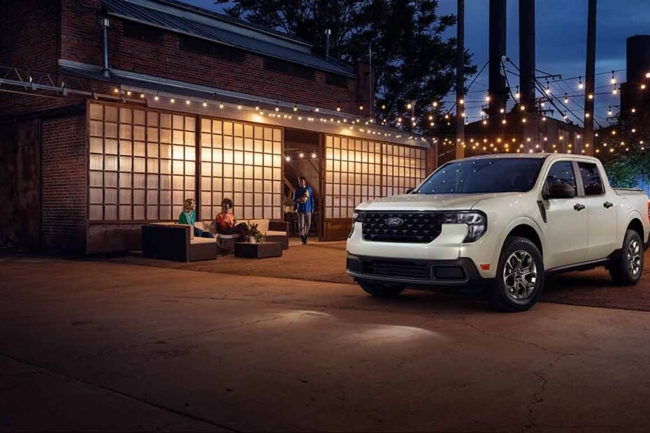 Ford Maverick 2025 en México diseño exterior, estacionada en casa