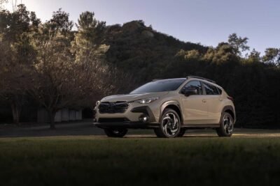 Subaru Crosstrek Hybrid 2026, diseño exterior, frente, lateral