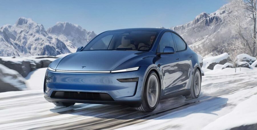 Tesla Model Y 2025, pronto en México: diseño exterior en carretera con nieve