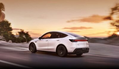 Tesla Model Y 2025, pronto en México: diseño exterior en atardecer color blanco parte posterior