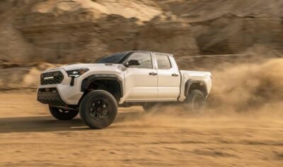 Toyota Tacoma 2025 llega a México color blanco