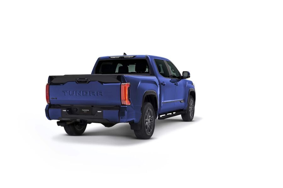 Toyota presenta en México la nueva Tundra HEV 2025, una pickup híbrida: exterior, color azul