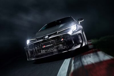 TOYOTA GAZOO Racing GR Corolla evolucionado 2025 - frente, parrilla, faros